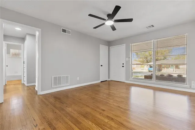 Photo 7 — 704 Hedge Drive, Midwest City, OK 73110