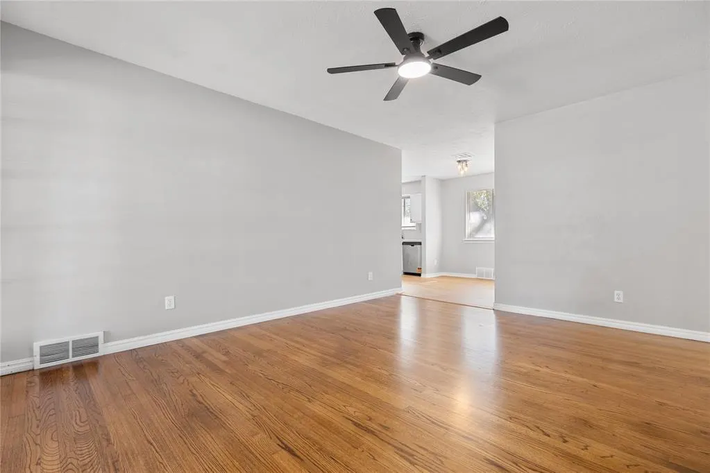 Photo 8 — 704 Hedge Drive, Midwest City, OK 73110
