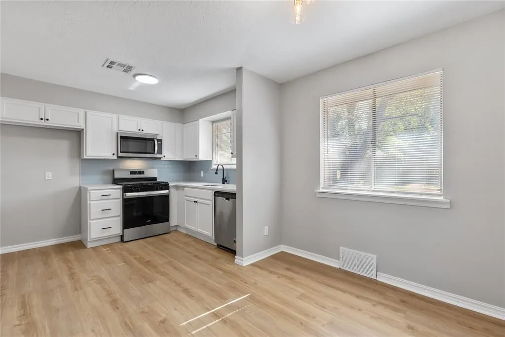 Photo 9 — 704 Hedge Drive, Midwest City, OK 73110