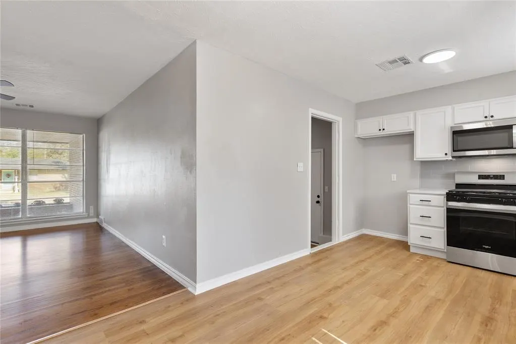Photo 10 — 704 Hedge Drive, Midwest City, OK 73110
