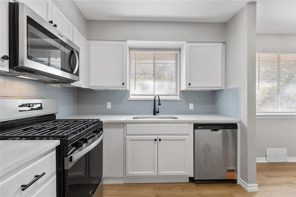 Photo 13 — 704 Hedge Drive, Midwest City, OK 73110