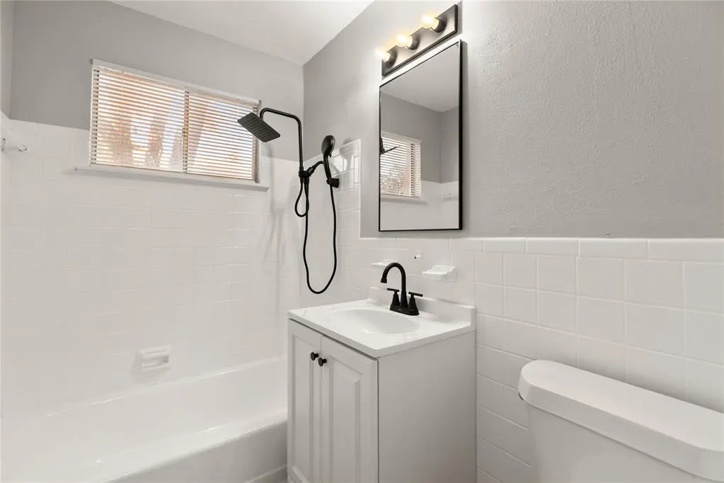 Photo 21 — 704 Hedge Drive, Midwest City, OK 73110