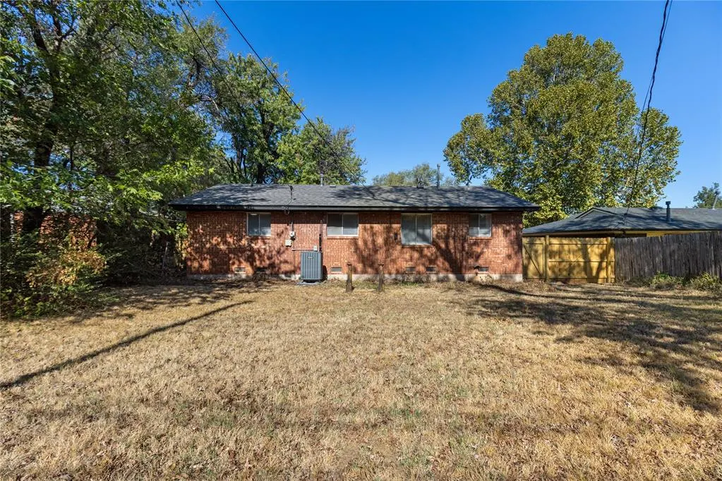 Photo 22 — 704 Hedge Drive, Midwest City, OK 73110