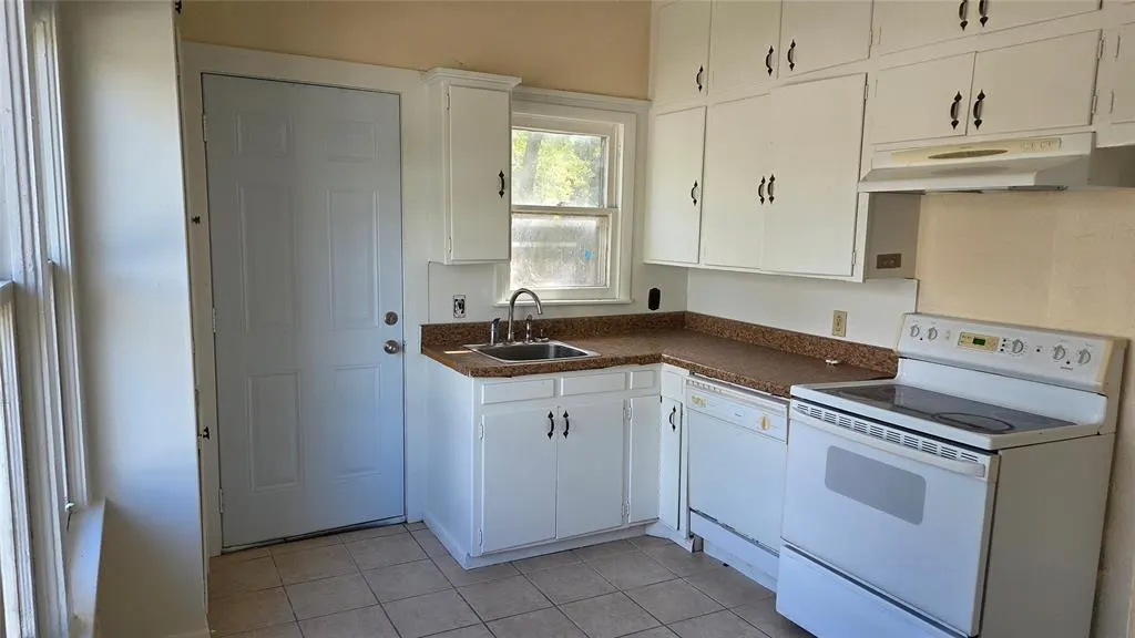Photo 10 — 409 N 4th Street, Noble, OK 73068