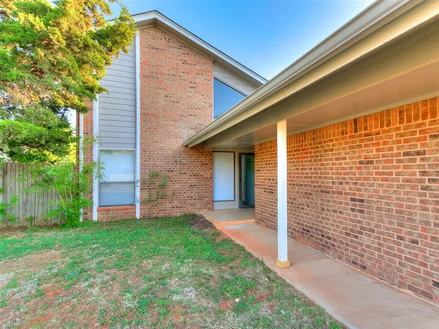 Photo 3 — 6713 Bayberry Drive, Oklahoma City, OK 73162
