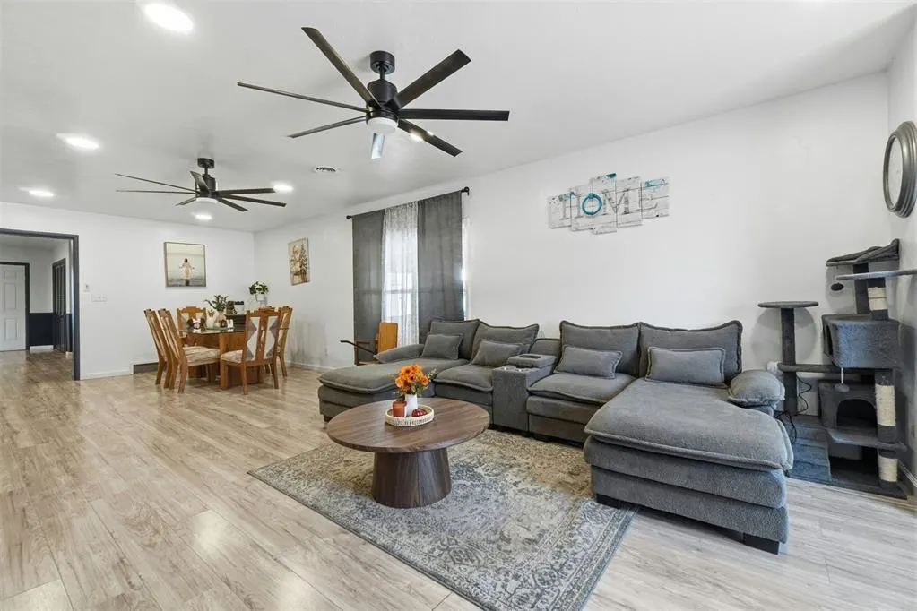 Photo 11 — 309 N Stephens Street, Hobart, OK 73651