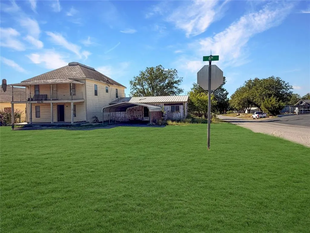 Photo 2 — 411 N 6th Street, Sayre, OK 73662