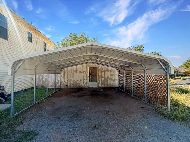 Photo 3 — 411 N 6th Street, Sayre, OK 73662