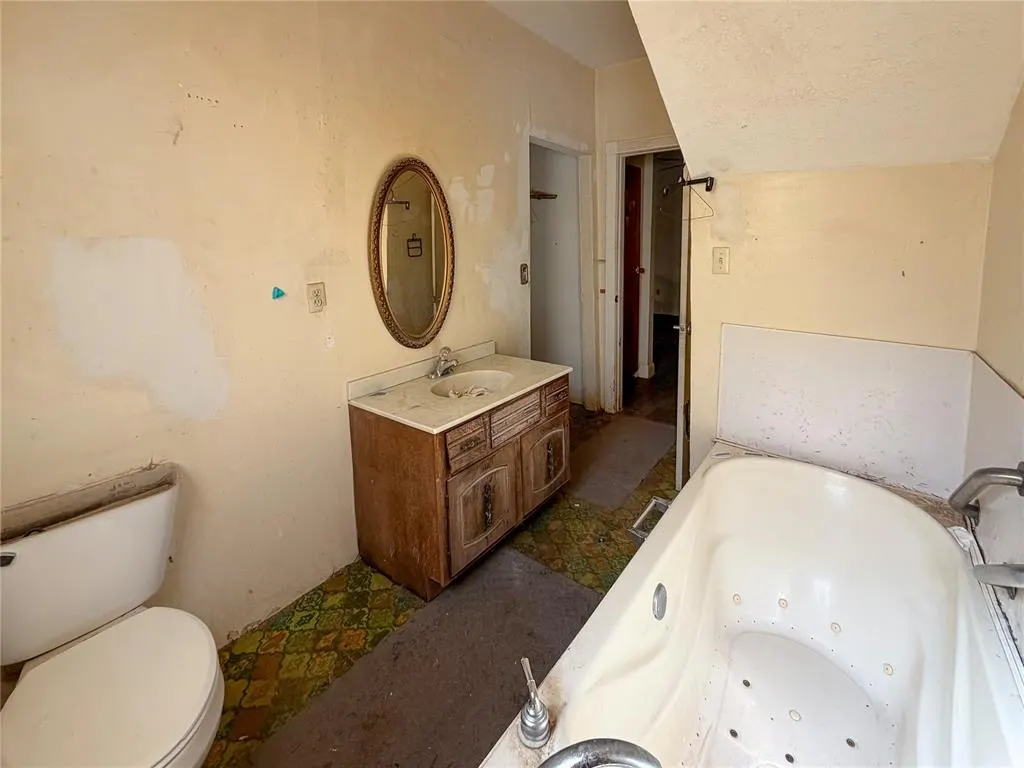 Photo 9 — 411 N 6th Street, Sayre, OK 73662