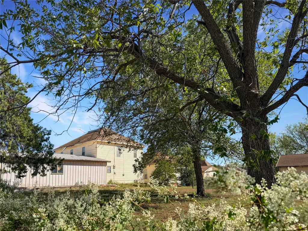 Photo 18 — 411 N 6th Street, Sayre, OK 73662