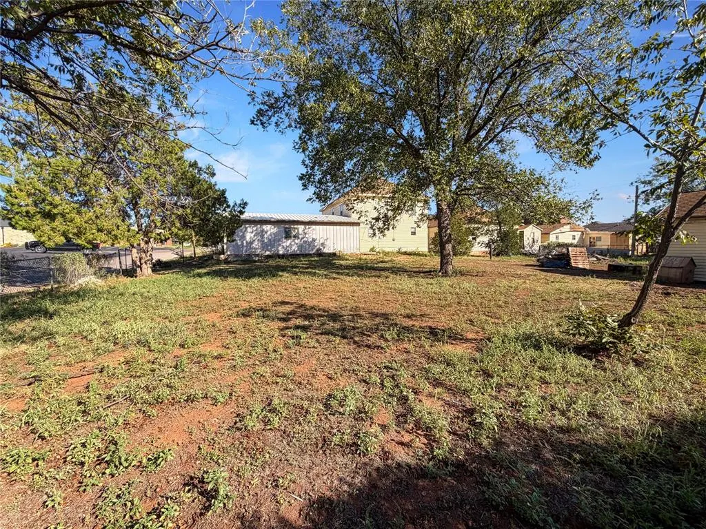 Photo 19 — 411 N 6th Street, Sayre, OK 73662