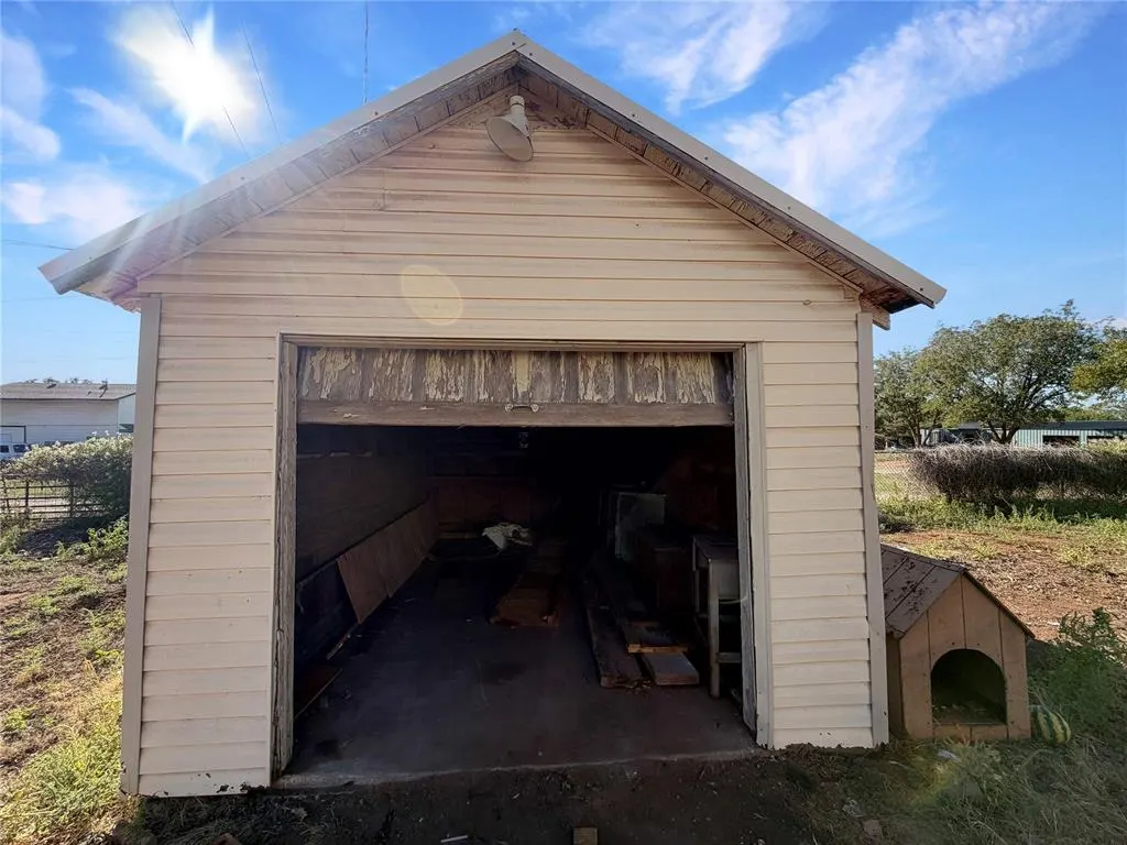Photo 21 — 411 N 6th Street, Sayre, OK 73662