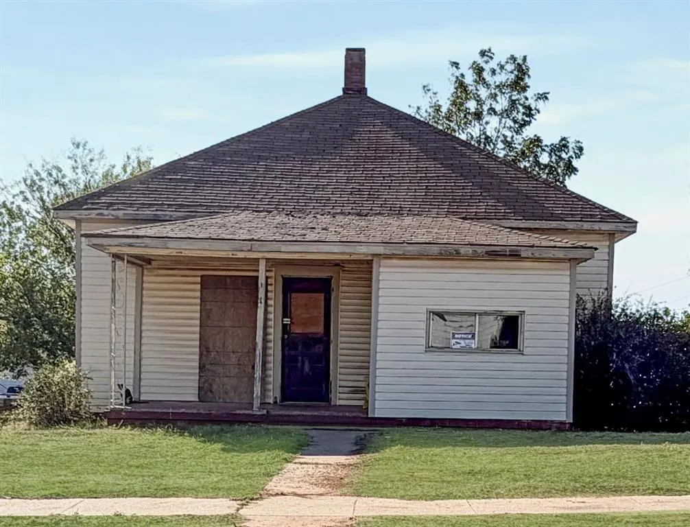 Front exterior — 409 N 6th Street, Sayre, OK 73662