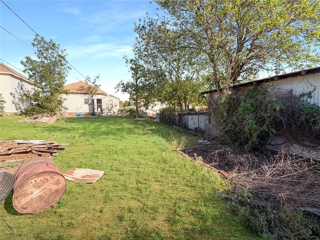Photo 16 — 409 N 6th Street, Sayre, OK 73662