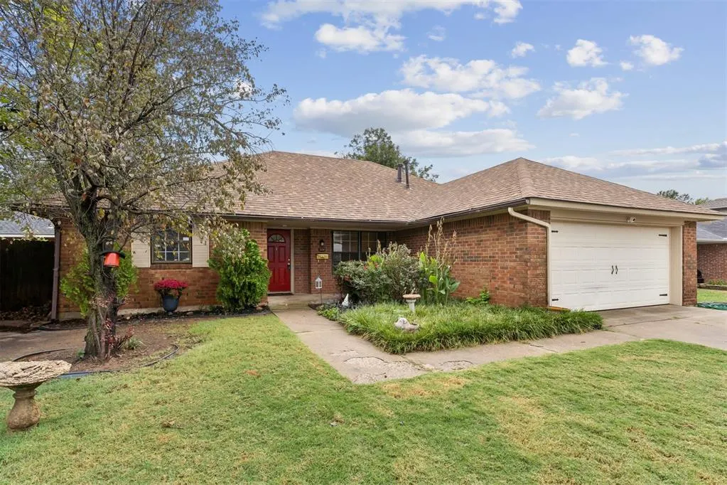 Front exterior — 324 W Blueridge Drive, Midwest City, OK 73110