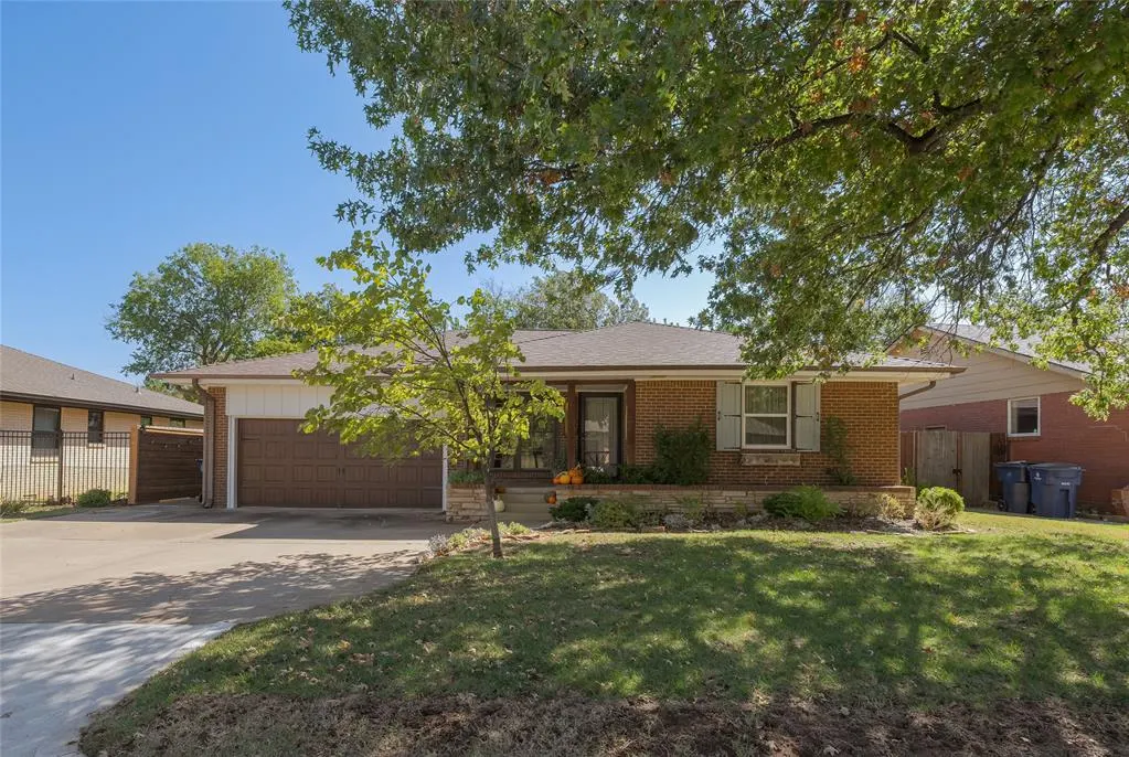 Photo 2 — 10608 Sunnymeade Place, Oklahoma City, OK 73120