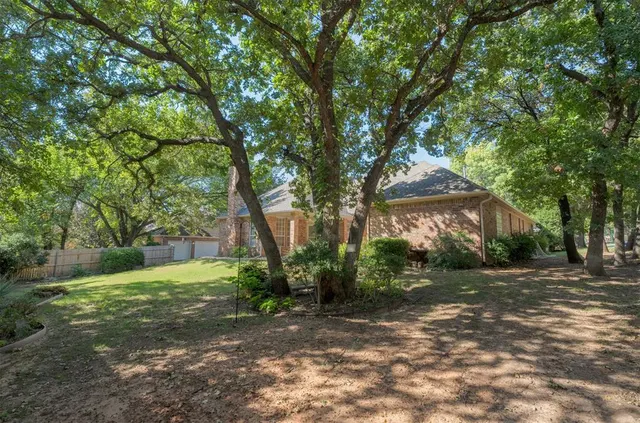 Photo 2 — 100 N Crosstimber Trail, Edmond, OK 73034
