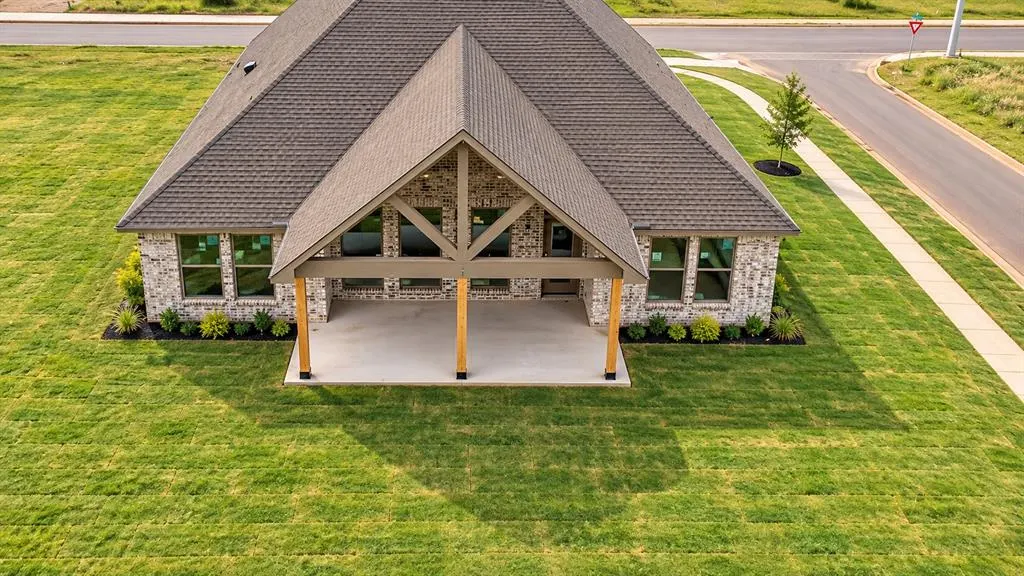 Photo 3 — 709 Manzano Drive, Norman, OK 73071
