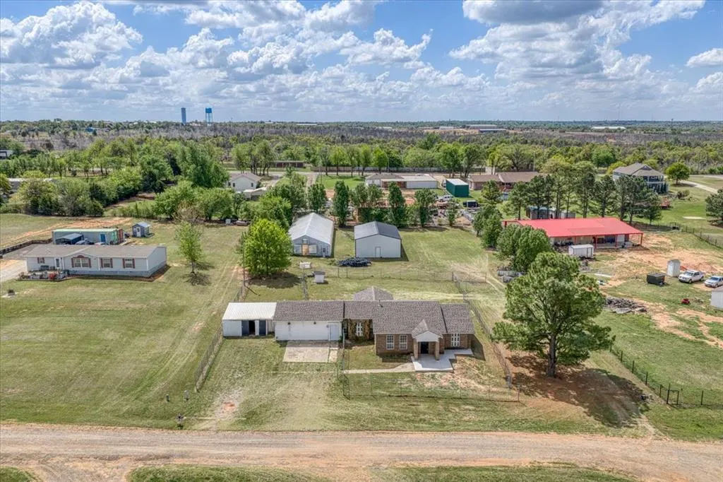 Front exterior — 4040 Lynda Lane, Guthrie, OK 73044