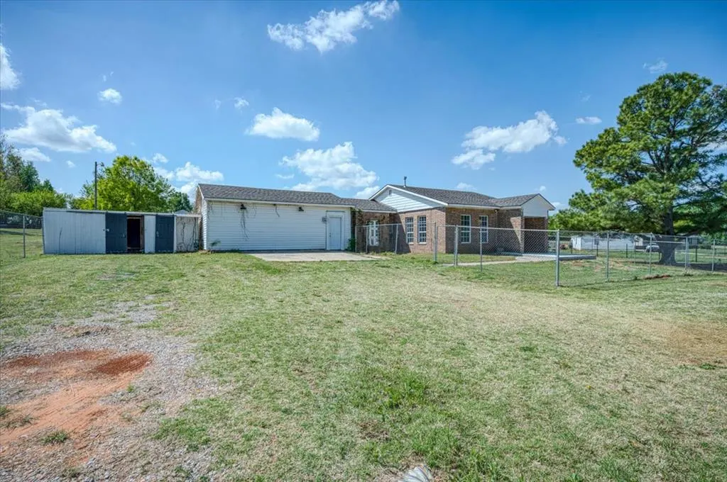 Photo 9 — 4040 Lynda Lane, Guthrie, OK 73044