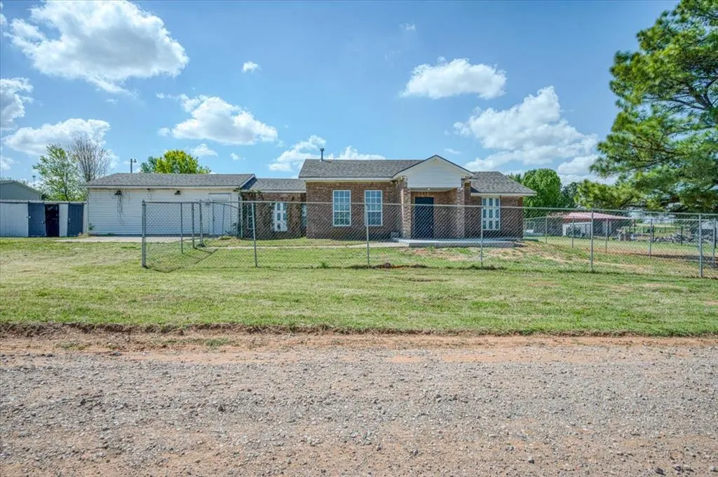 Photo 10 — 4040 Lynda Lane, Guthrie, OK 73044