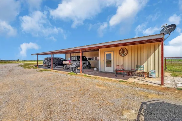 Photo 2 — 31665 E County Rd 1350, Willow, OK 73673