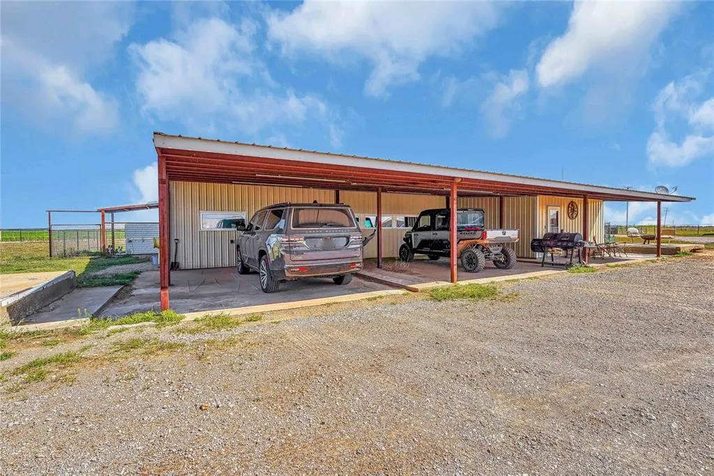 Photo 3 — 31665 E County Rd 1350, Willow, OK 73673