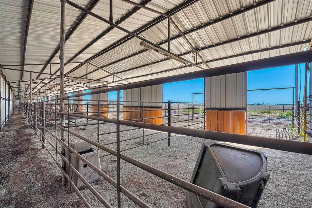 Photo 28 — 31665 E County Rd 1350, Willow, OK 73673