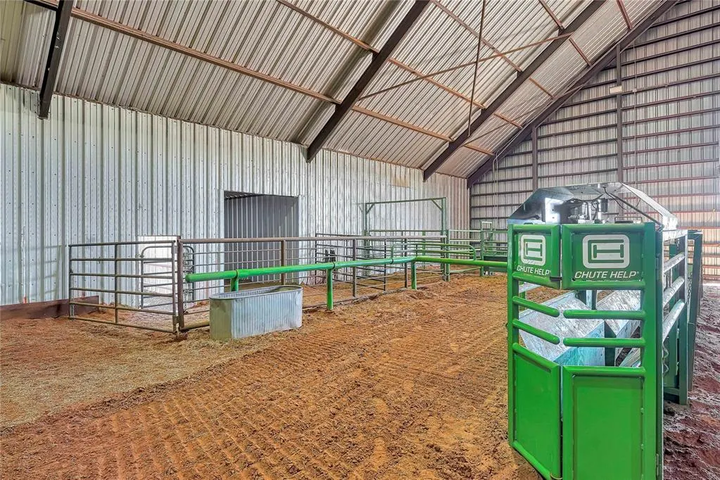Photo 33 — 31665 E County Rd 1350, Willow, OK 73673