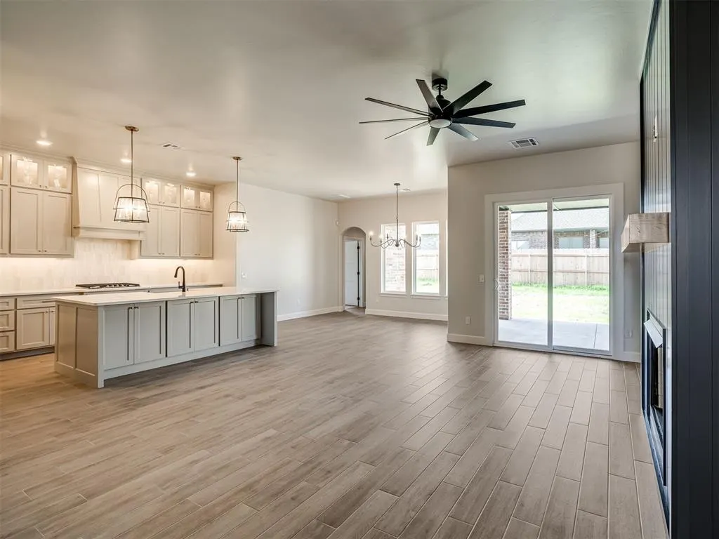 Photo 6 — 10448 SW 50th Street, Mustang, OK 73064