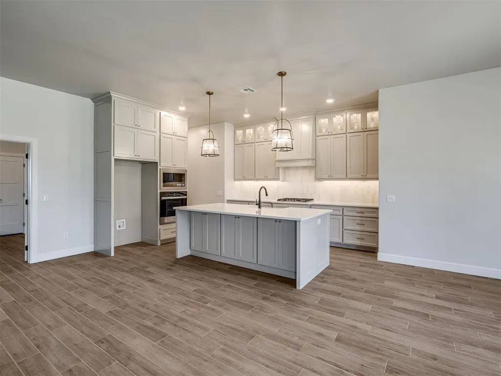 Photo 13 — 10448 SW 50th Street, Mustang, OK 73064