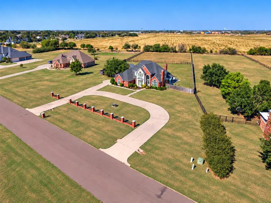 Photo 2 — 3401 Crystal Spring Drive, Norman, OK 73072