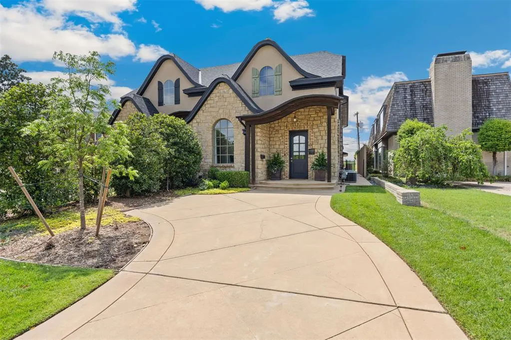 Front exterior — 6509 Avondale Drive B, Nichols Hills, OK 73116