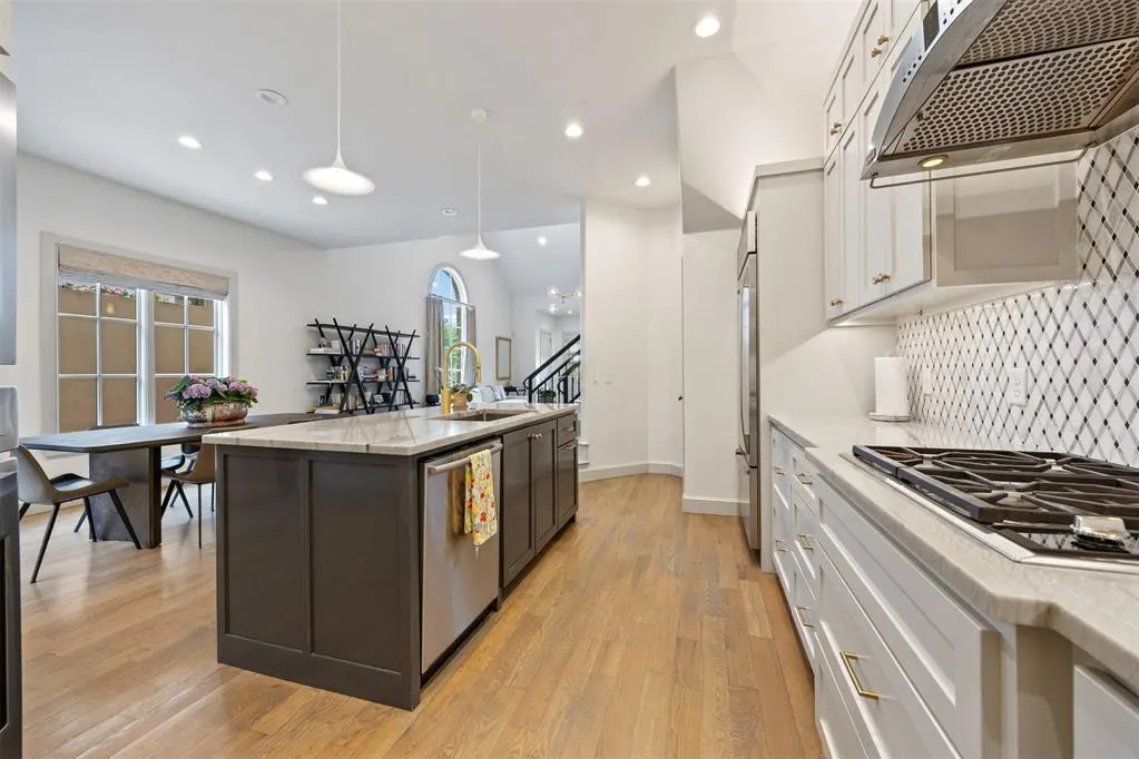 Photo 17 — 6509 Avondale Drive B, Nichols Hills, OK 73116