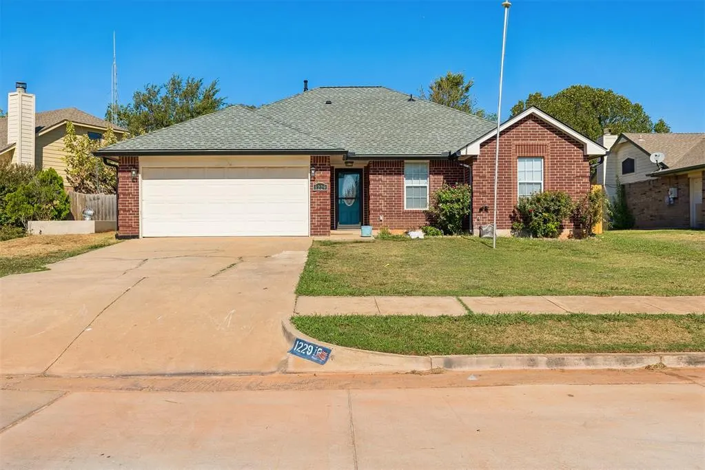 Photo 2 — 1229 NE 23rd Street, Moore, OK 73160