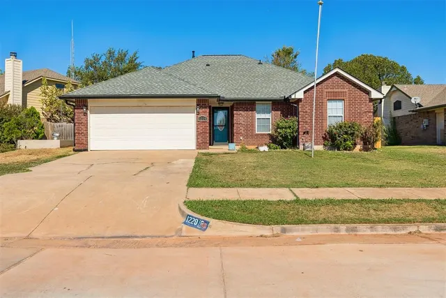 Photo 2 — 1229 NE 23rd Street, Moore, OK 73160