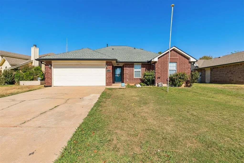 Photo 3 — 1229 NE 23rd Street, Moore, OK 73160