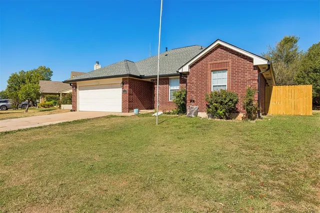 Photo 4 — 1229 NE 23rd Street, Moore, OK 73160
