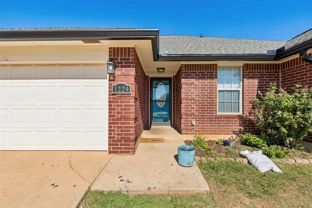 Photo 5 — 1229 NE 23rd Street, Moore, OK 73160