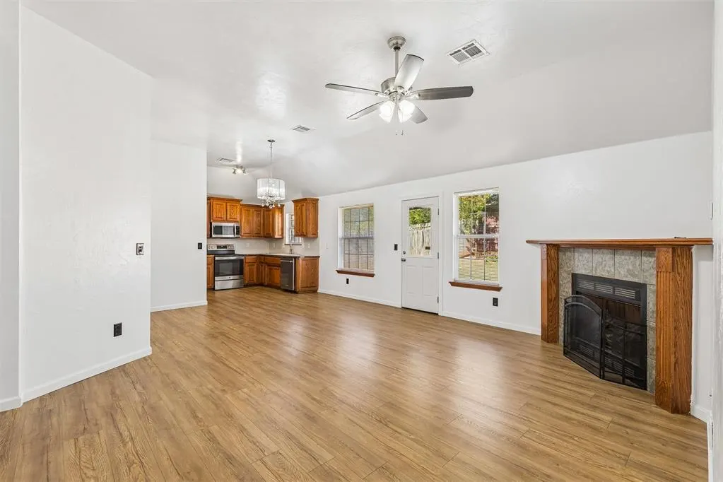 Photo 7 — 1229 NE 23rd Street, Moore, OK 73160