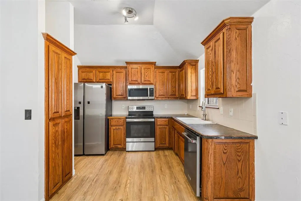 Photo 12 — 1229 NE 23rd Street, Moore, OK 73160