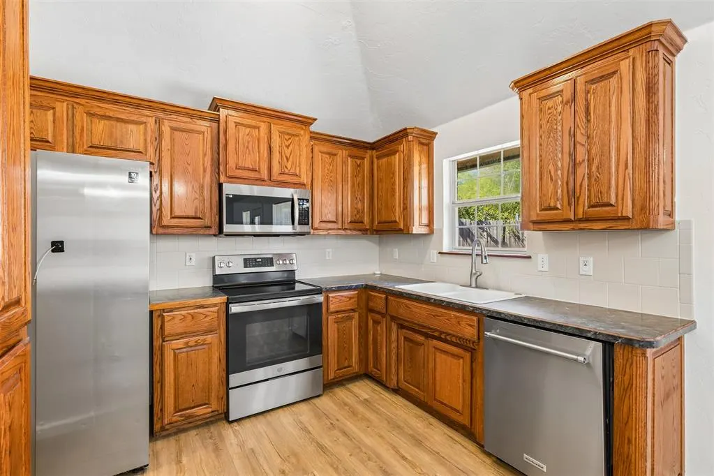 Photo 13 — 1229 NE 23rd Street, Moore, OK 73160