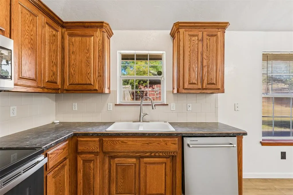 Photo 14 — 1229 NE 23rd Street, Moore, OK 73160