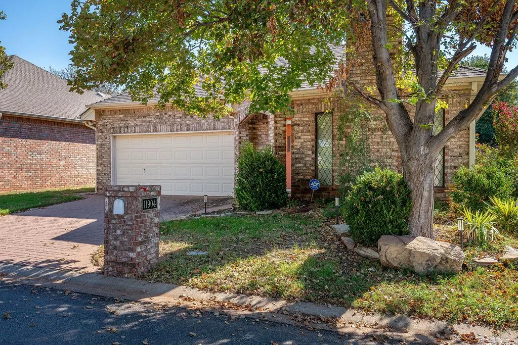 Photo 2 — 11904 Barrywood Drive, Oklahoma City, OK 73120