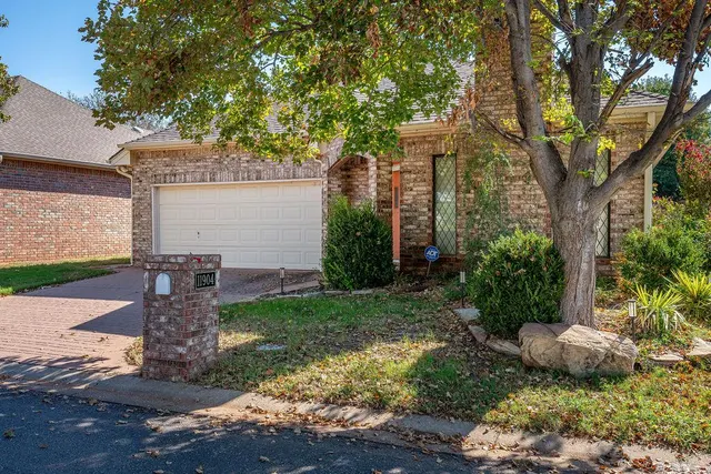Photo 2 — 11904 Barrywood Drive, Oklahoma City, OK 73120