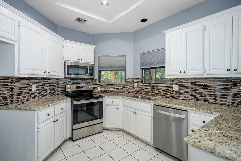 Photo 10 — 11904 Barrywood Drive, Oklahoma City, OK 73120