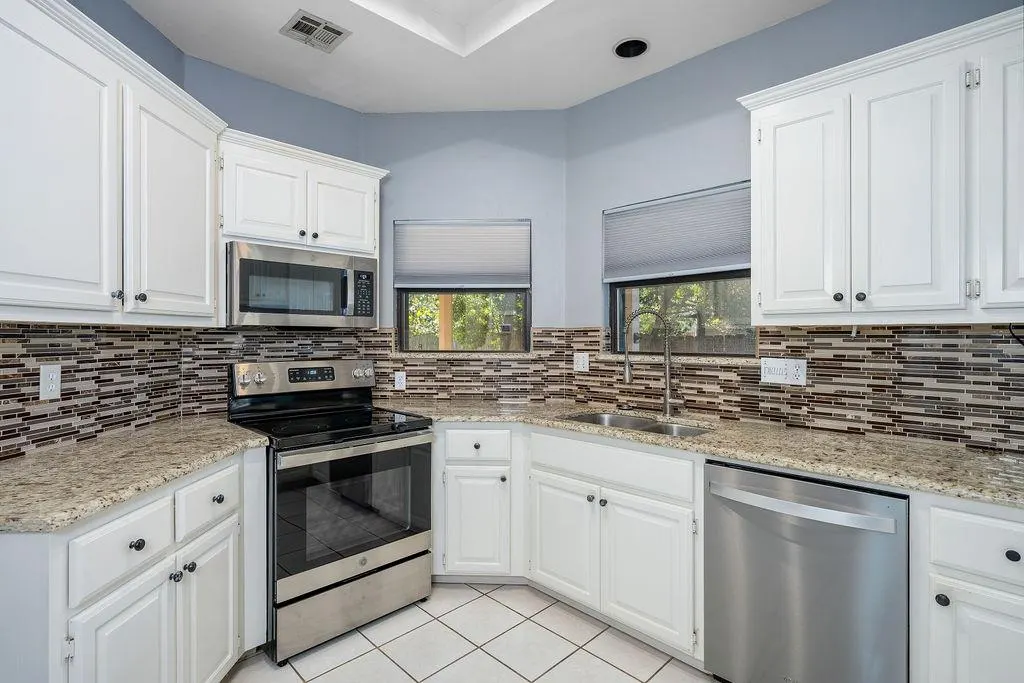 Photo 11 — 11904 Barrywood Drive, Oklahoma City, OK 73120