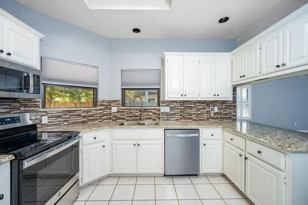 Photo 12 — 11904 Barrywood Drive, Oklahoma City, OK 73120