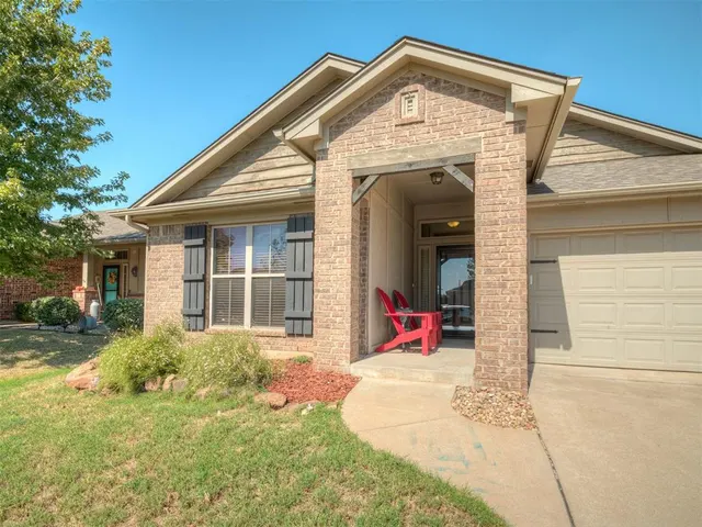 Photo 4 — 915 Eaglerock Lane, Norman, OK 73069