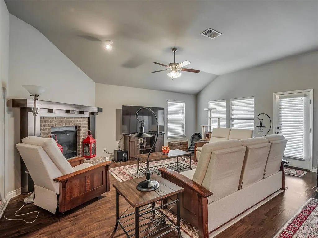 Photo 7 — 915 Eaglerock Lane, Norman, OK 73069